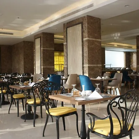 Salsabil Hotel By Warwick Al Corniche-2